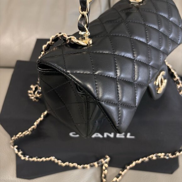 Chanel Classic Flap Bag - Black Quilted Leather with Gold-Tone Chain Strap - Picture 11 of 11